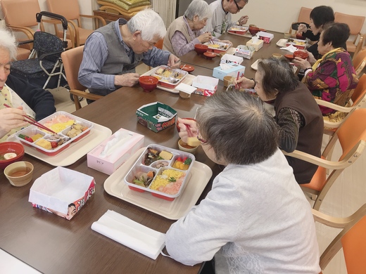 春のお花見弁当を召し上がりました！